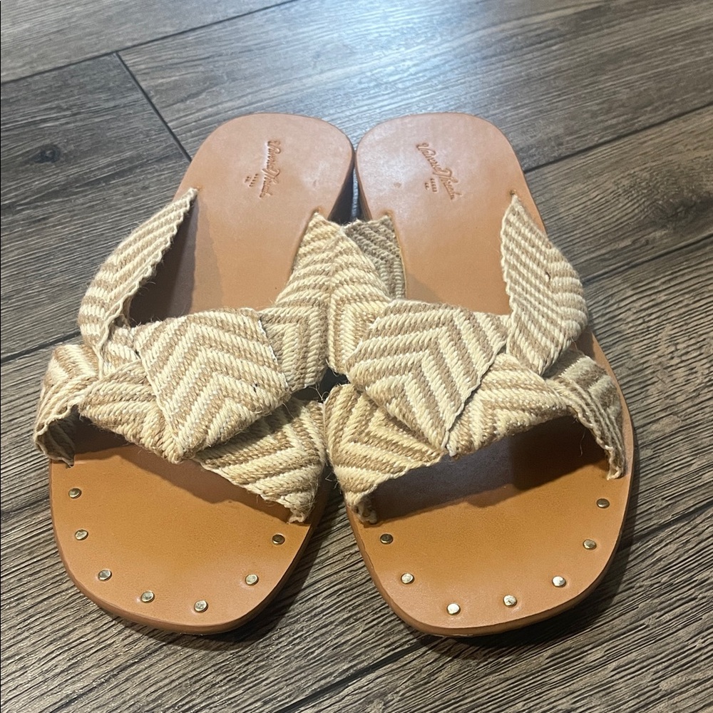 Universal Thread Beige Woven Sandals